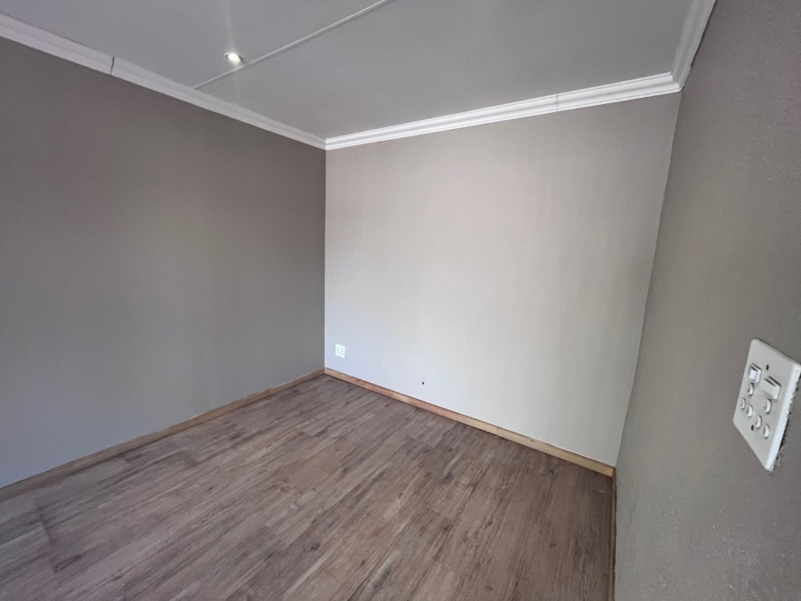 To Let 1 Bedroom Property for Rent in Randhart Gauteng