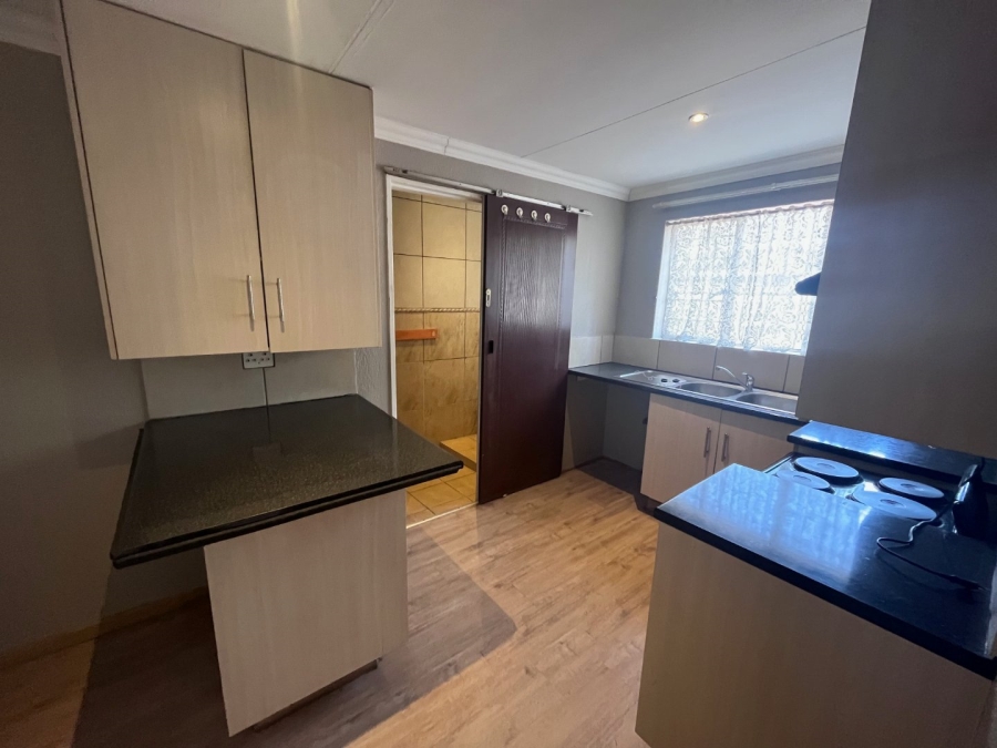 To Let 1 Bedroom Property for Rent in Randhart Gauteng