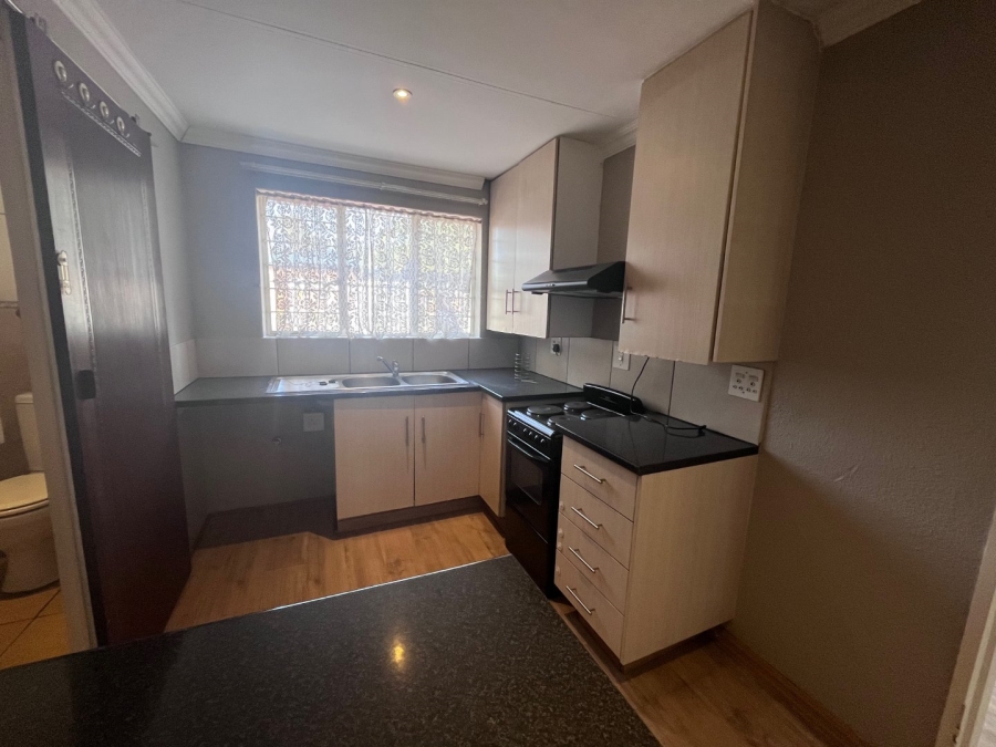 To Let 1 Bedroom Property for Rent in Randhart Gauteng