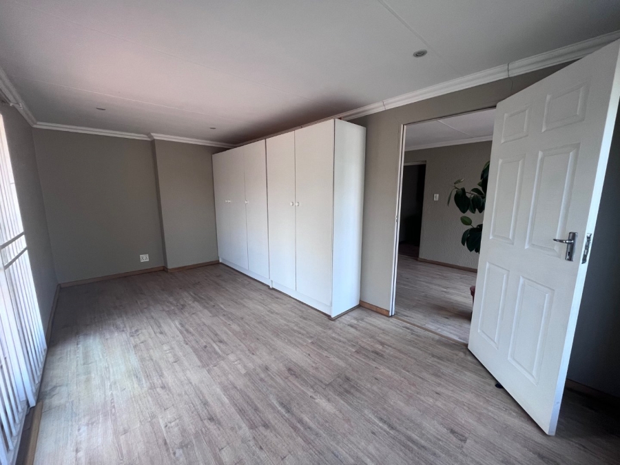 To Let 1 Bedroom Property for Rent in Randhart Gauteng