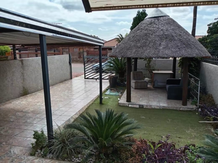 2 Bedroom Property for Sale in Soshanguve VV Gauteng