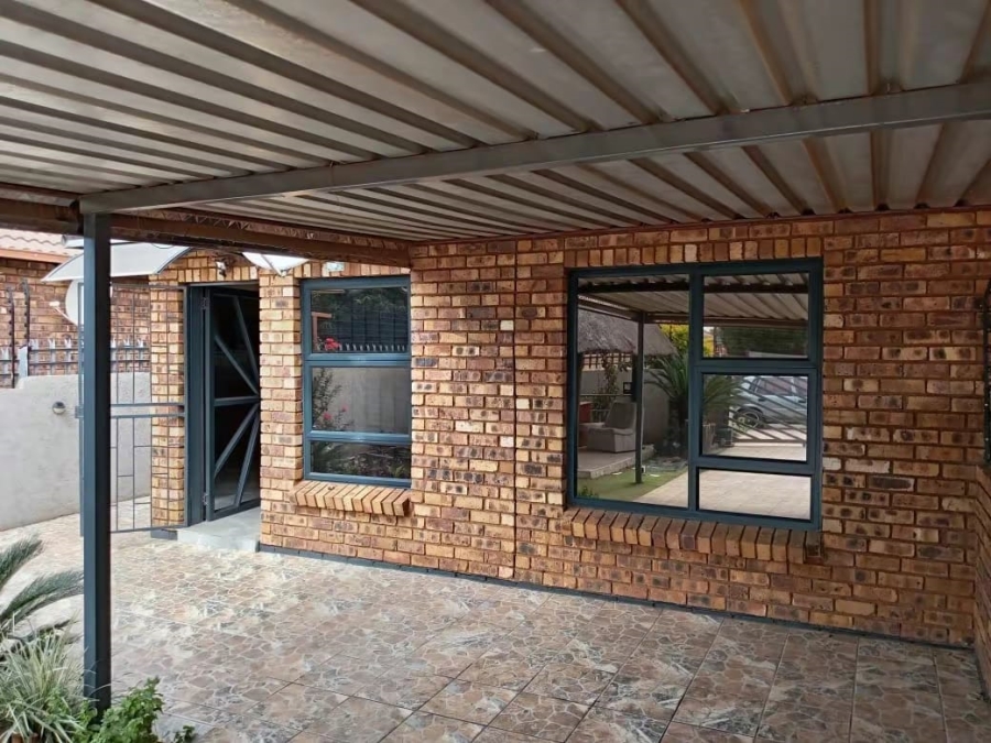 2 Bedroom Property for Sale in Soshanguve VV Gauteng