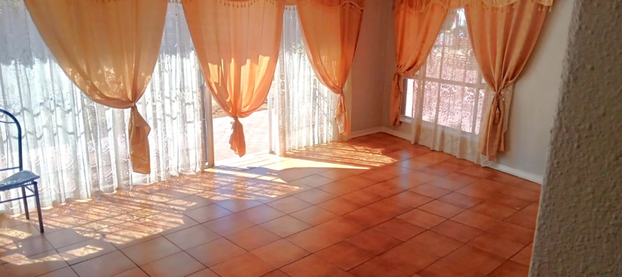 To Let 3 Bedroom Property for Rent in Ridgeway Gauteng