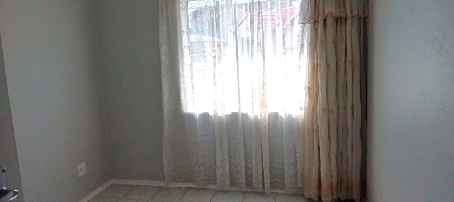 To Let 3 Bedroom Property for Rent in Ridgeway Gauteng