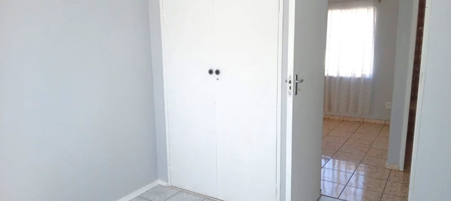 To Let 3 Bedroom Property for Rent in Ridgeway Gauteng