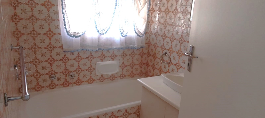To Let 3 Bedroom Property for Rent in Ridgeway Gauteng