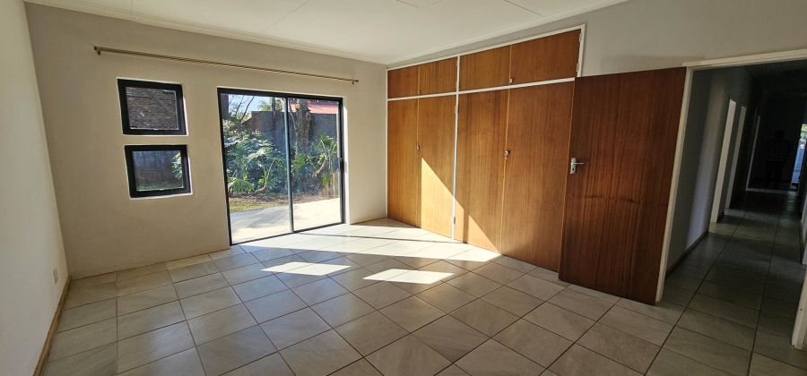 To Let 5 Bedroom Property for Rent in Waterkloof Glen Gauteng