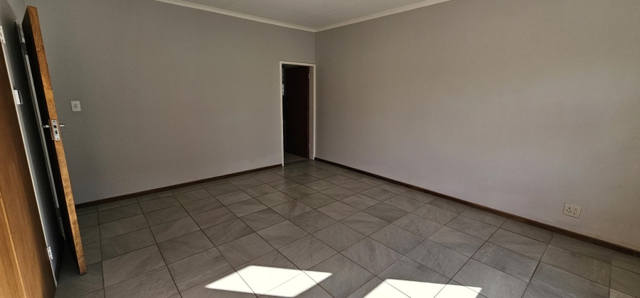 To Let 5 Bedroom Property for Rent in Waterkloof Glen Gauteng