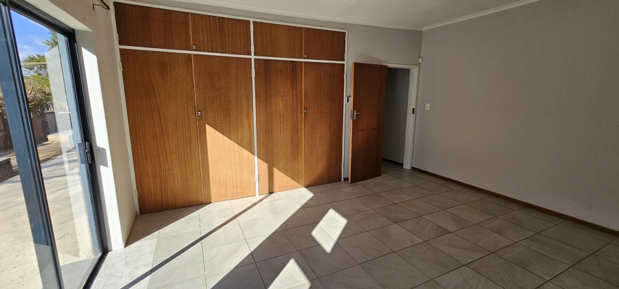 To Let 5 Bedroom Property for Rent in Waterkloof Glen Gauteng