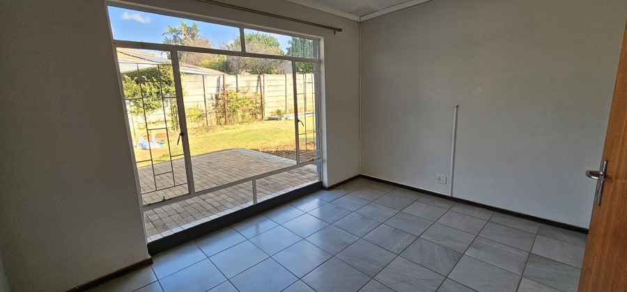 To Let 5 Bedroom Property for Rent in Waterkloof Glen Gauteng