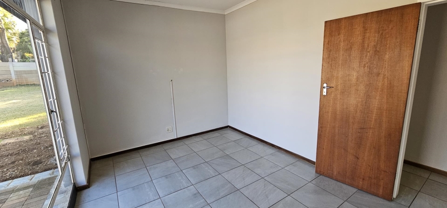 To Let 5 Bedroom Property for Rent in Waterkloof Glen Gauteng