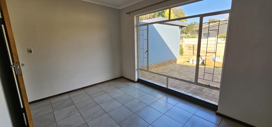 To Let 5 Bedroom Property for Rent in Waterkloof Glen Gauteng