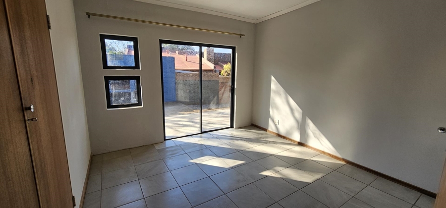 To Let 5 Bedroom Property for Rent in Waterkloof Glen Gauteng
