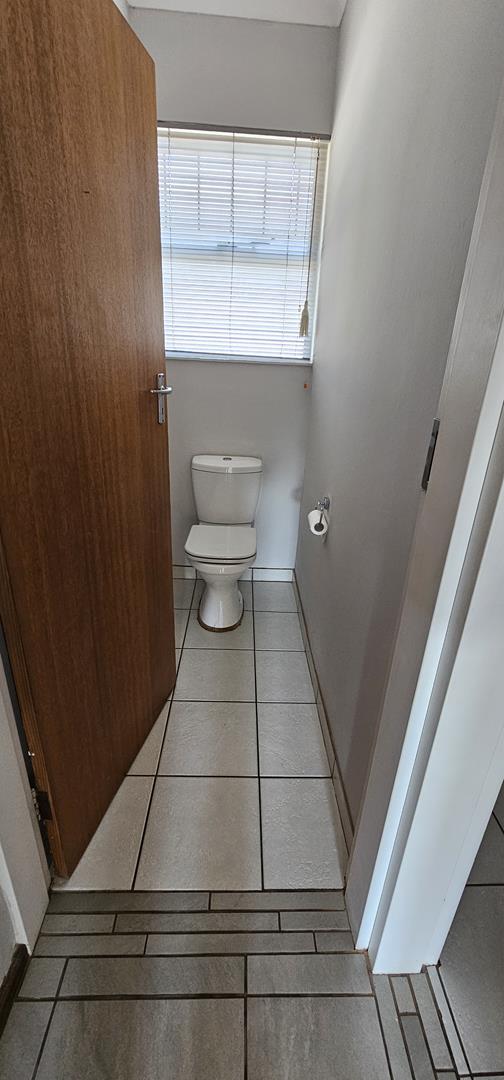 To Let 5 Bedroom Property for Rent in Waterkloof Glen Gauteng