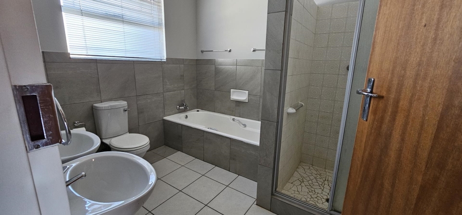 To Let 5 Bedroom Property for Rent in Waterkloof Glen Gauteng