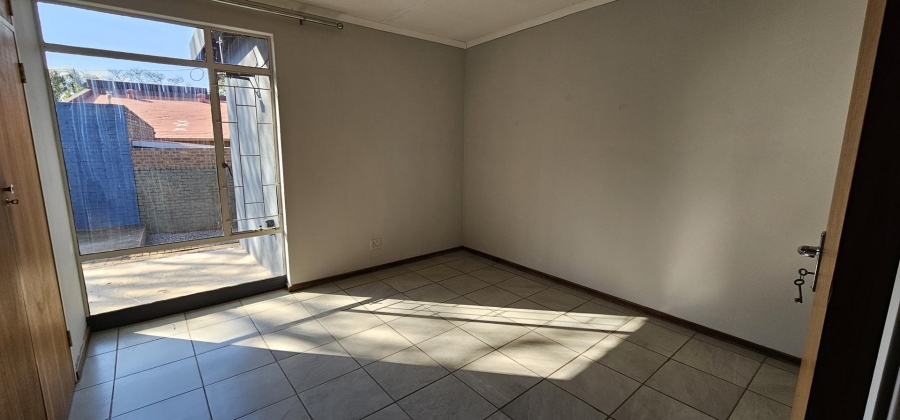 To Let 5 Bedroom Property for Rent in Waterkloof Glen Gauteng