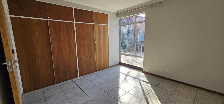 To Let 5 Bedroom Property for Rent in Waterkloof Glen Gauteng