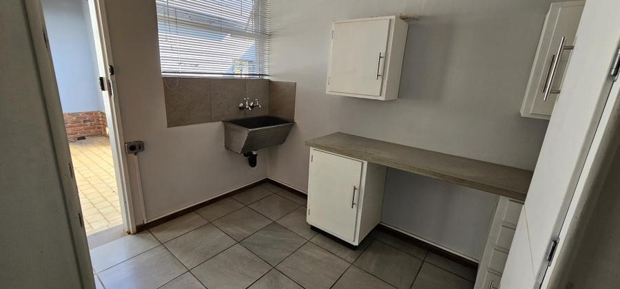 To Let 5 Bedroom Property for Rent in Waterkloof Glen Gauteng