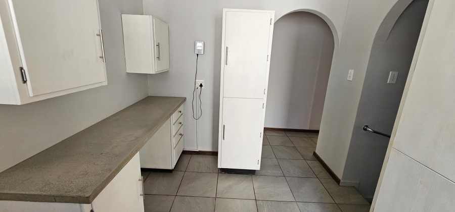 To Let 5 Bedroom Property for Rent in Waterkloof Glen Gauteng