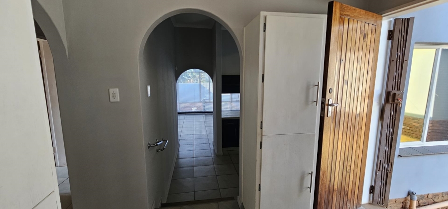 To Let 5 Bedroom Property for Rent in Waterkloof Glen Gauteng