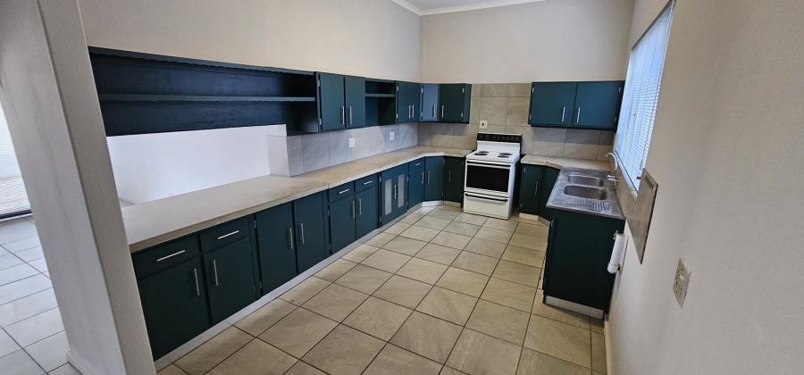 To Let 5 Bedroom Property for Rent in Waterkloof Glen Gauteng
