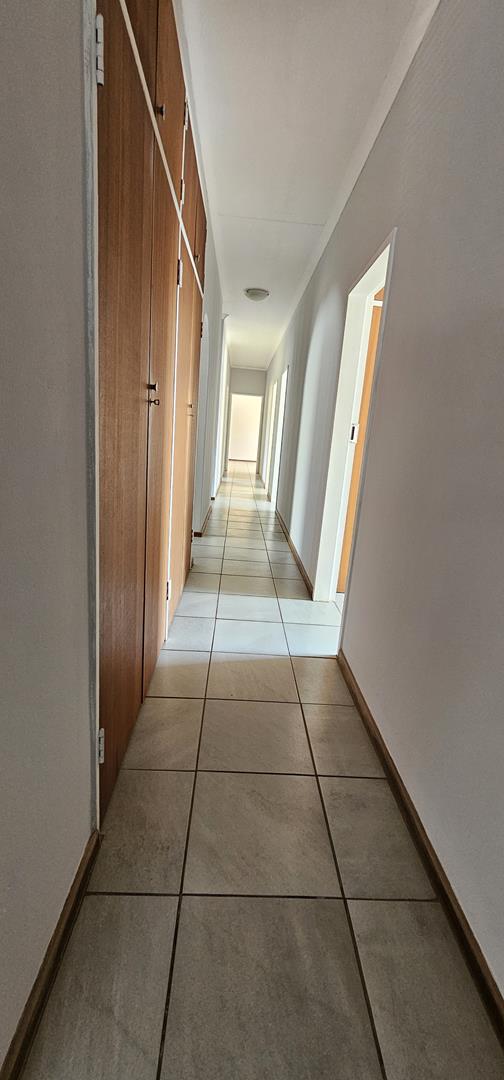 To Let 5 Bedroom Property for Rent in Waterkloof Glen Gauteng