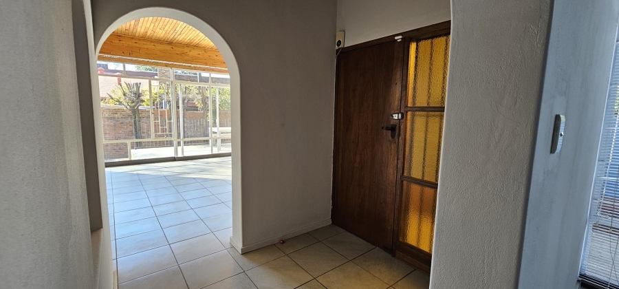 To Let 5 Bedroom Property for Rent in Waterkloof Glen Gauteng