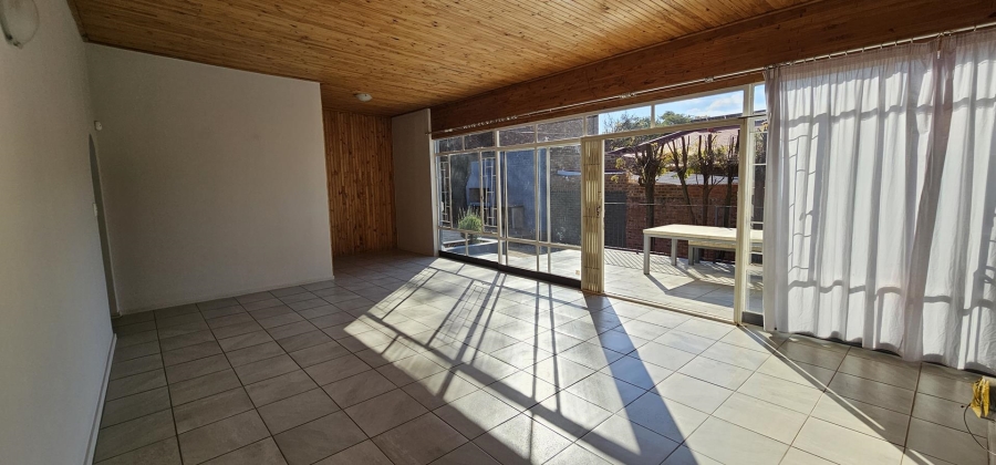 To Let 5 Bedroom Property for Rent in Waterkloof Glen Gauteng