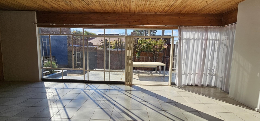 To Let 5 Bedroom Property for Rent in Waterkloof Glen Gauteng