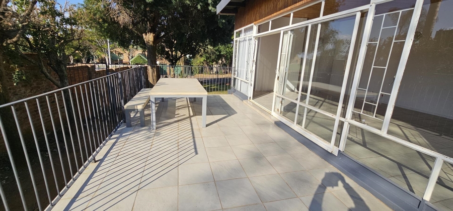 To Let 5 Bedroom Property for Rent in Waterkloof Glen Gauteng