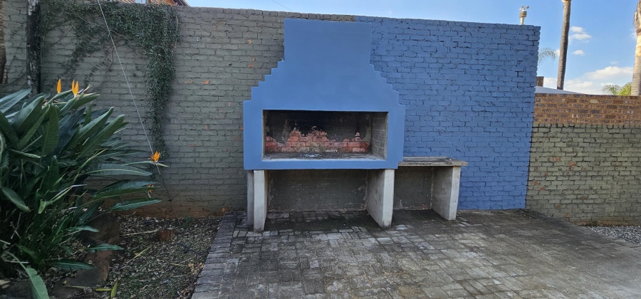 To Let 5 Bedroom Property for Rent in Waterkloof Glen Gauteng