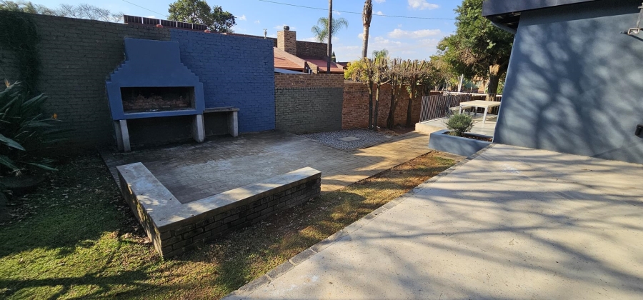 To Let 5 Bedroom Property for Rent in Waterkloof Glen Gauteng