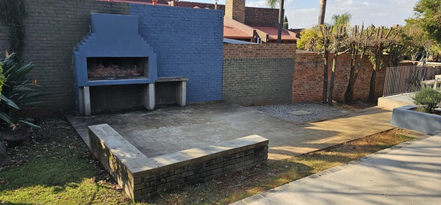 To Let 5 Bedroom Property for Rent in Waterkloof Glen Gauteng