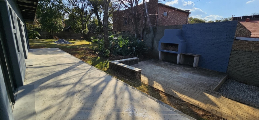 To Let 5 Bedroom Property for Rent in Waterkloof Glen Gauteng