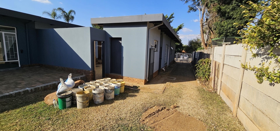 To Let 5 Bedroom Property for Rent in Waterkloof Glen Gauteng