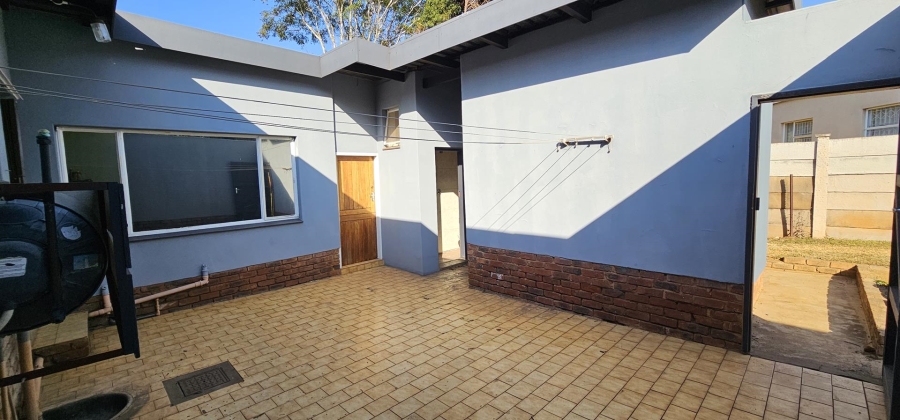 To Let 5 Bedroom Property for Rent in Waterkloof Glen Gauteng