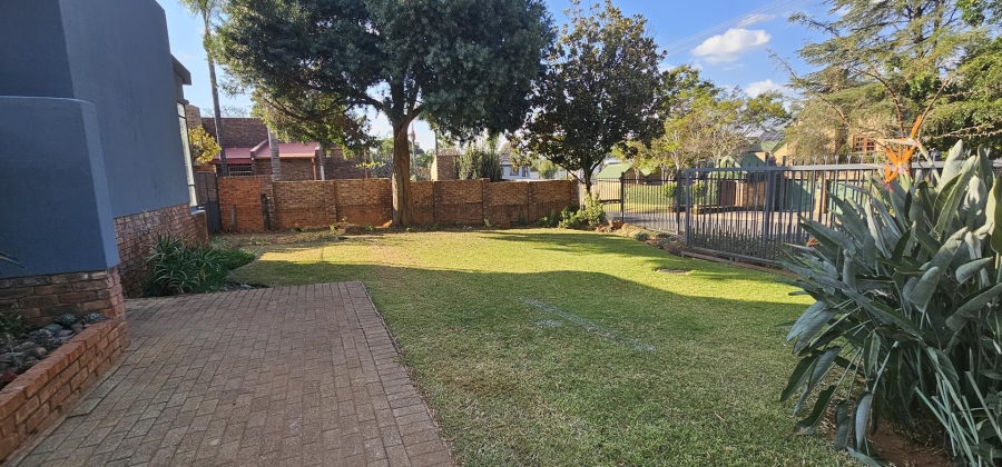 To Let 5 Bedroom Property for Rent in Waterkloof Glen Gauteng