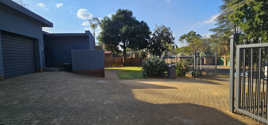 To Let 5 Bedroom Property for Rent in Waterkloof Glen Gauteng