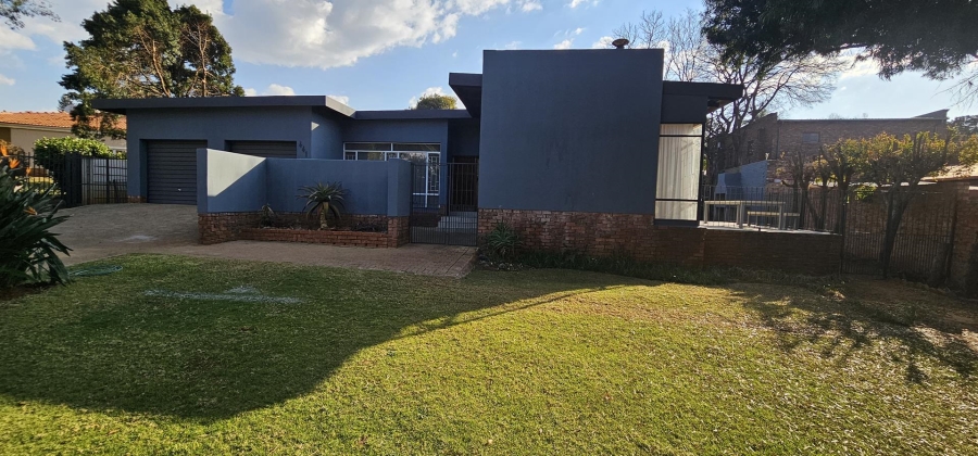 To Let 5 Bedroom Property for Rent in Waterkloof Glen Gauteng