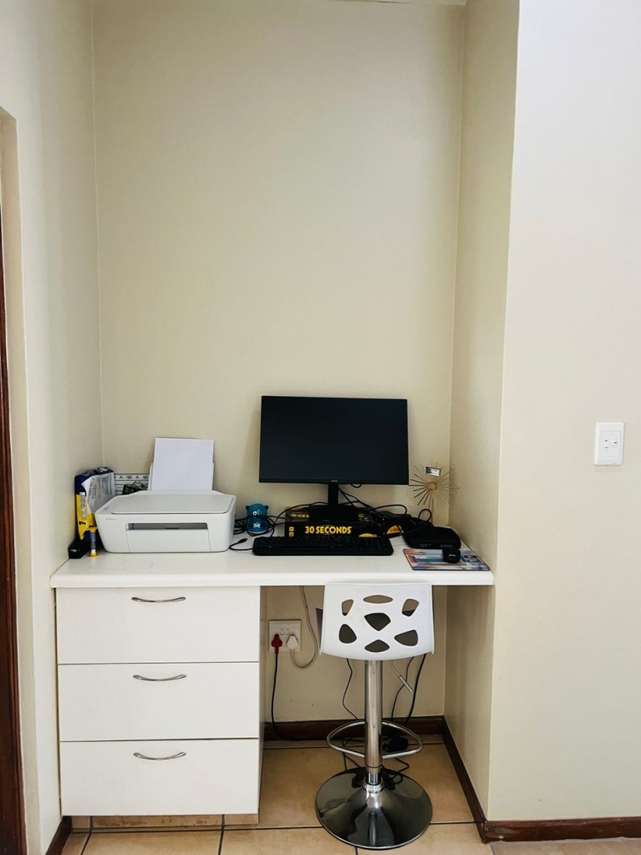2 Bedroom Property for Sale in Greenstone Hill Gauteng
