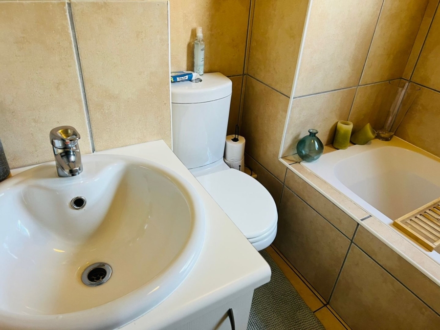 2 Bedroom Property for Sale in Greenstone Hill Gauteng