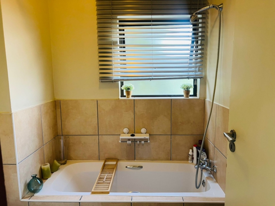 2 Bedroom Property for Sale in Greenstone Hill Gauteng
