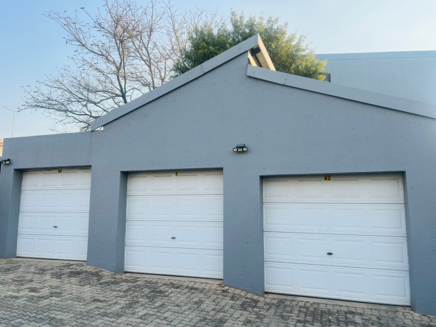 2 Bedroom Property for Sale in Greenstone Hill Gauteng