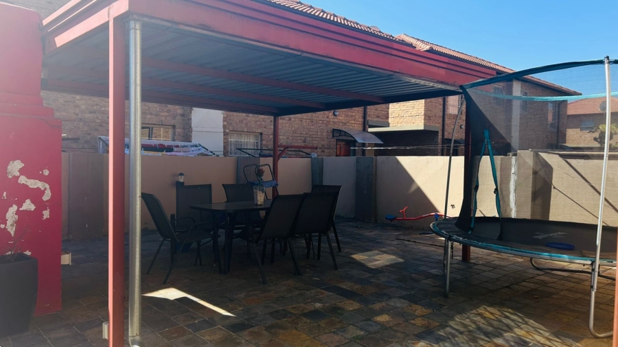 4 Bedroom Property for Sale in Montana Tuine Gauteng