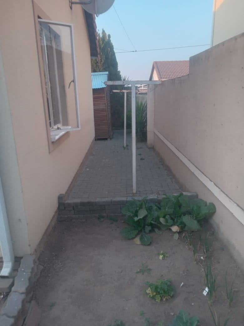 2 Bedroom Property for Sale in Bloubosrand Gauteng
