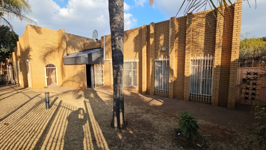 To Let 3 Bedroom Property for Rent in Laudium Gauteng