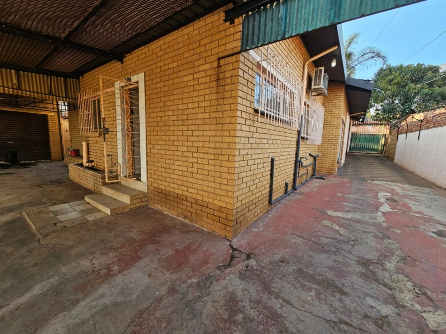 To Let 3 Bedroom Property for Rent in Laudium Gauteng