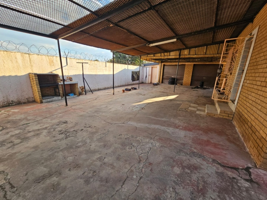 To Let 3 Bedroom Property for Rent in Laudium Gauteng