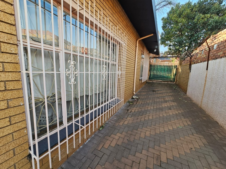 To Let 3 Bedroom Property for Rent in Laudium Gauteng