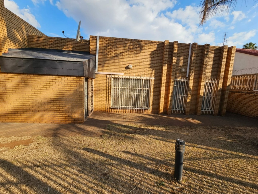 To Let 3 Bedroom Property for Rent in Laudium Gauteng